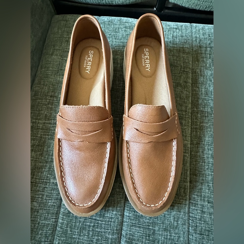 Sperry leather lug sole loafers size 9.5